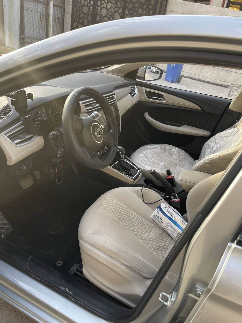 السلام عليكم  ام جي البيع مديل 2024 السياره بيها  خوط عدد3 فقط لا بيها صبغ ولا بارد  وبيها لايت مكسور وعندي جبته ماشديته بعدني سعرها 96 (*********** )
