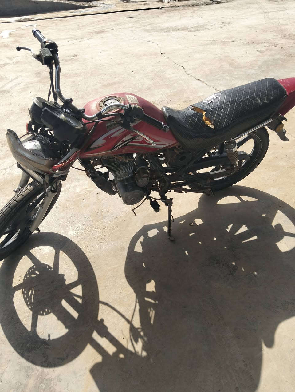 دراجه للبيع الدراجه اوراق اصولي موديل 2016 الدراجه خير من الله شغالله وتمشي كلشي ما بيه عوزه بس اكلجات ب 10 الاف بس الدراجه ب 200 الف وبيه مجال مكاني جبله  لئي استفسار راسل واتساب او اتصل 
***********
