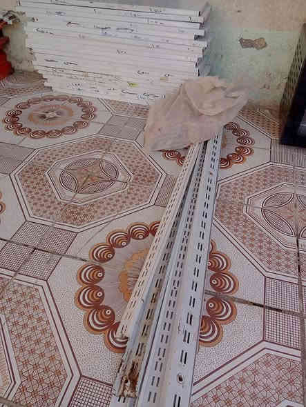 رفوف عدد 20 واضحات كدامكم بالصوره سوق الشيوخ حي العسكري شارع المحوله السعر 100 نهايتهن ***********
