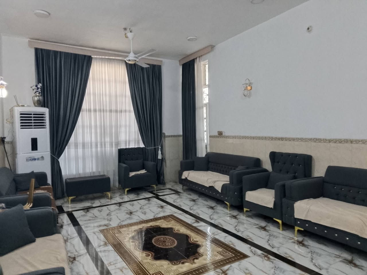 اللهم صل على محمد وآل محمد 
دار للبيع حي المرتضى  شارع سكلات مصطفى الشمري  مقابل أسواق ابو محمد   المساحة 200 الوجة 10 ونزال 20 
طابقين يحتوي  الطابق  الأول استقبال 7x4  
الصالة 9x4
غرفة نوم 5x4 
مجمع صحيات 3x3
مناور عدد 2  
صحيات خارجية
طارمة توسع سيارة 

الطابق الثاني يحتوي على غرفتين نوم
غرفة 5x4
الغرفة الثانية 3x4
مجمع صحيات 3x3  

ملاحظة البيت طابقين الطابق الأول طابوق جمهوري  والطابق الثاني بلوك البيت صب كونكريت مسلح  للاستفسار اتصال فقط  
***********
***********
