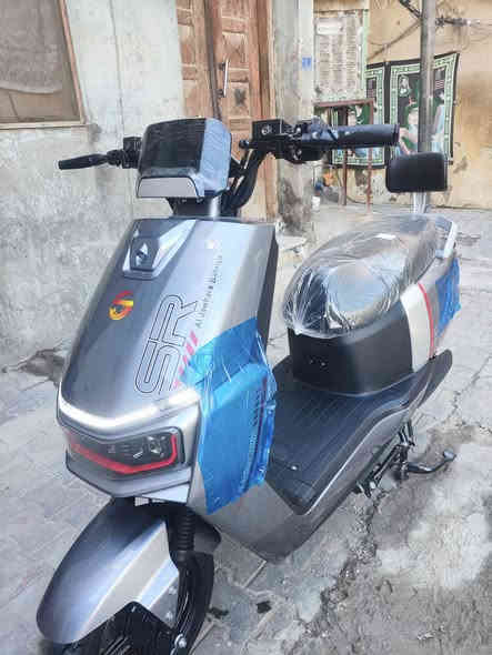 السلام عليكم درجة شحن جديد الساحه زيرو غير مستعمل 0كيلو متر شركة الجوهرة البحريه  موديل 26 تصفية مخازن ***********  سعر 750 قفل عنوان بغداد ساحة الوثبة6بطارية كبير دبل سرعه 80 حقيقة ملف 2000
