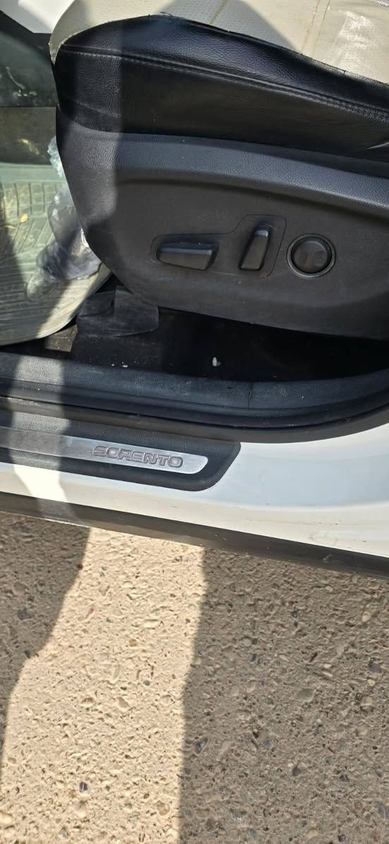 السلام عليكم
سورنتو 2020  خليجي كويتي6 سليندر  ، 7 راكب خليجي مكفوله كفاله عامه،  دبل شباج
فول مواصفات عدى الفتحه
نظام ترحيب 
بصمه ابواب وتشغيل 
لايتات زينون 
 كشنين كهرباء  
كامرا خلفيه 
دبل حساس امامي خلفي
 فول تحكمات ستيرن 
بردات خلفيه 
٣ انظمه قيادهة
سايد بريك بصمه
صندوك كهرباء 
تبريد ٣ قطع 
وبقيه المواصفات معروفه
سيارة جديدة جاهزة من كل شي  سيارة جديدة شركة ماتصرف عليه دينار  رقم الانكليزي الجديد وهزة جديدة ماشية 110الف كيلو السعر٢٥٠ وبيه مجال للطيبين العنوان صلاح الدين الدجيل *********** بيه وتساب ***********
