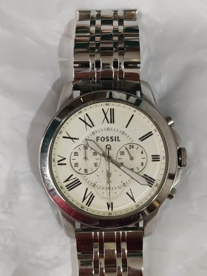 فوسيل اصلي 
سناتر شغاله 
قطعه باله ثقيله اصليه شرط الفحص
موجود توصيل
حجز خاص 
سعر ٤٥


**إذا كنت صاحب هذا الإعلان وتريد حذفه لأي سبب، رجاءا أرسل رسالة إلى الدعم الفني**