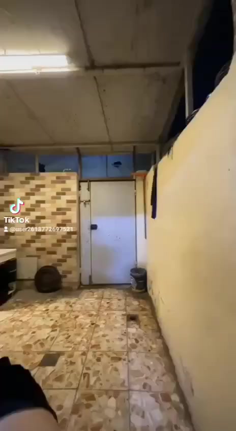 اسلام عليكم ورحمة الله بيت ١٠٠متر للبيع بالقديم مقابل البانزين خانه مال القديم دربونه سيد نور 
***********
