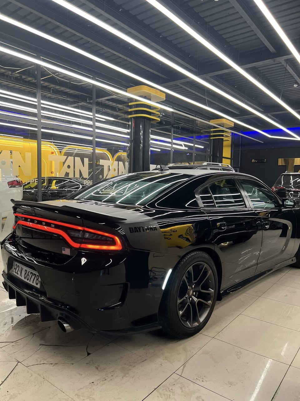 السلام عليكم
جارجر R/Tموديل(2022)
دايتونا اصل مختم 5700
مواصفات السياره:
فول مواصفات ماعدا الفتحه
حساسات 
مري تعتيم للأضائه
ماشيه 32mi
كراسي خزن تدفئه تبريد
تبريد قطعتين
شاشه كبيره لمس كامره خلفيه
كير محرك مكفولات
دخول ذكي ونقاط عمياء
شفتات ستيرن مثبت سرعه
فجوج برمبو
غرفه مختمه دايتونا
حادث السياره جانبي قطعتين
السعر(235)$$وبيها مجال حك الجيه
السياره رقم اربيل تحويل مباشر 
تواصل:***********
