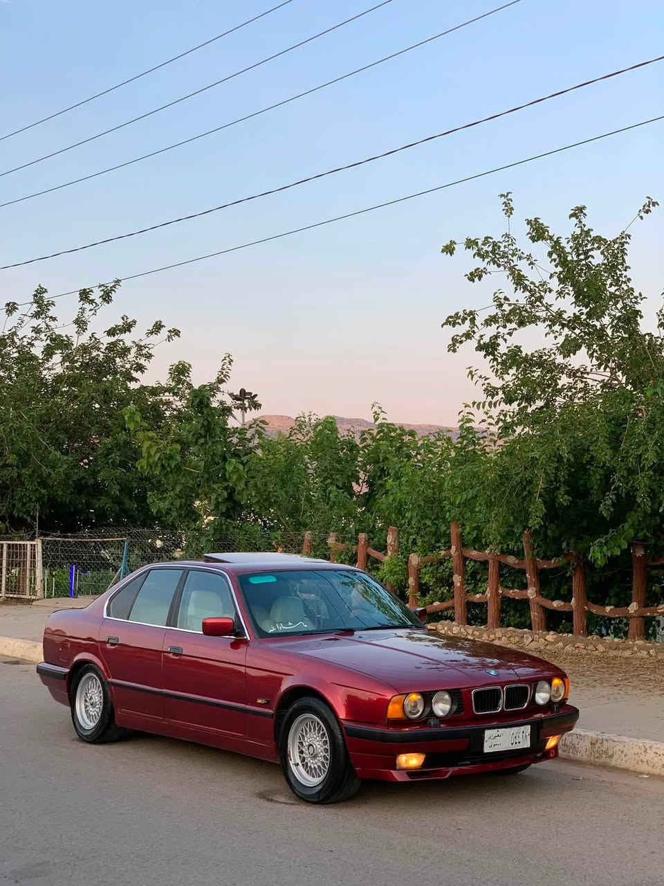 Bmw 1991 525i
قەپات مواسەفات بەس گێڕ عادی 
ئاڕم پلاستیک ئاڕموو ئەوەلیات بەشەرت
پێش پان هەموو گیانی لەسەر دەقی بیلادی خۆی ماوە سبوخ عامە بۆ جوانی 
سلایت کوشن جلد ناو سپی کوشن سیاحی چوار جام کارەبای ٧ کەلە  تەبرید ساردوو گەرم بە شەرت 
جەمپەکی زۆر بەسیتی پێشی هەیە جێگای باس نیە شانسیو سەرە دەبلو بەدەنەی نەگرتوە بێ ناو گرتنە 
گێر مەکینە توندوو تۆڵی بەشەرت 
کارەبایەتی گشت گیانی بەشەرت 
لە ماڵەکە بێمنەتم چت حەز لێبوو بەشەرت چوار تایەو ویلی حەسیری لۆکی لە ژێرە  بۆ مەسرەف مەگەڕێ 
شوێنم کۆیە بۆ زانیاری زیاتر پەیوەندی بکە  ***********ڤایبەروو وەتس ئەپی لەسەرە
