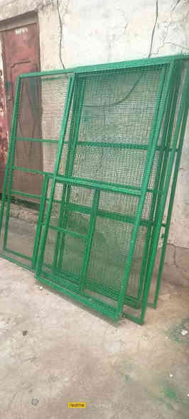 قفص للبيع حديد مغلون قياس 1 انج 2 ملم ثقيل
مصبوغ لون اخضر 
تصميم على شكل خانات يتفصخ
قياس
 عرض 1 متر  
ارتفاع 2 متر 
طول 2 متر 
*********** 
قضاء بلد
