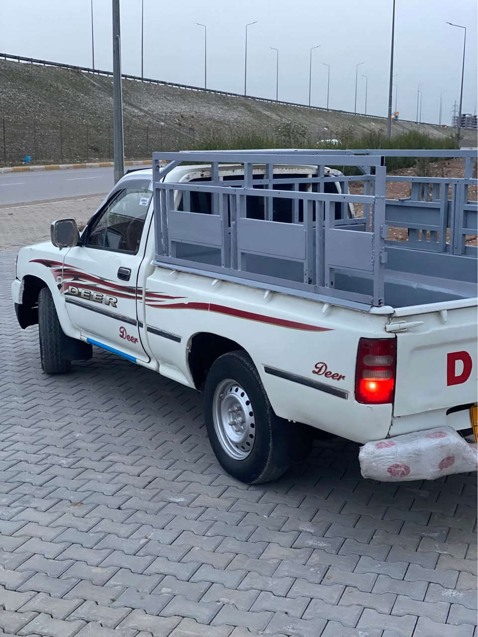 پيكةب دير جوار قولاب مؤديل 2007 مةكينة بةخ ناو سؤر جام كارةباي جوار تاية و ويلي تازةية سةيارةكة جاهيزة مالي كةسابتة يةك دينار مةسروفي نية جةمجةي پي وةية 2 وةرةقة خةرامةي لةسةرة دواي محملة دةگةرينمةوة لة هةوليرم رةقةم تةلةفؤني خاوةني ***********   سحري 46 كةمي محملة أربيل, العراق
