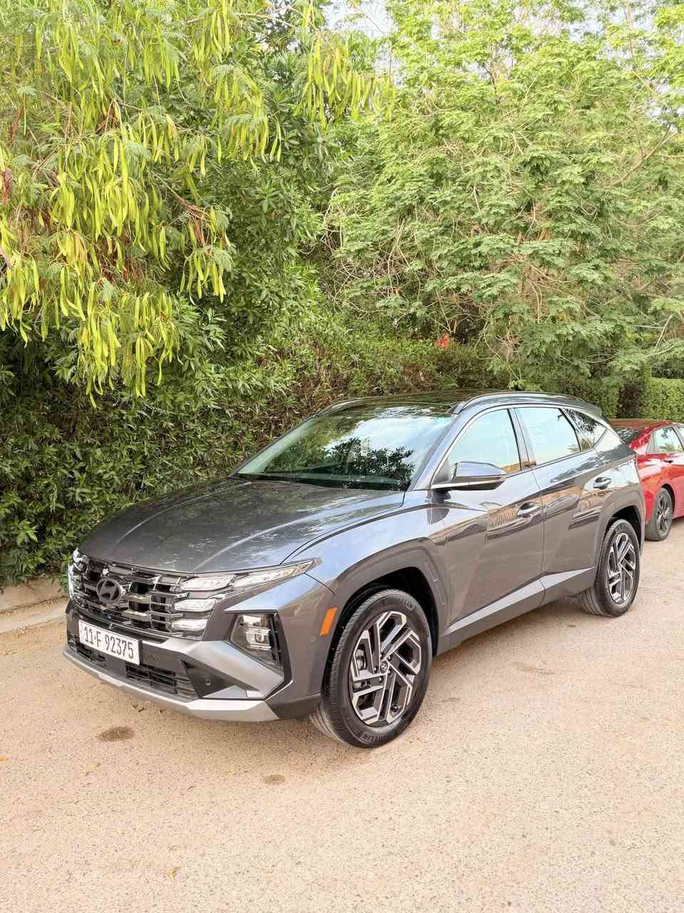2025 Tucson limited هايبرد
توسان لمتد اعلى مواصفات لون فيلي شذرة 
فور ويل
رقم بغداد 
ضرر بسيط  جداً جداً فقط ربع البنيد ومصبوغ 
باقي السيارة كفالة  
ايرباك ستيرن فقط ودشبول
السيارة جديدة ودخول جديد واخت الزيرو بعدها 
ماشية 8000 ميل 
1- محرك 1600 توربو هايبرد 
2- بانوراما 
3-اربع كامرات امامي وخلفية وجانبية بالمرايات 
4- حساسات امامية وخلفية ١٢ حساس
5- رادار امامي وجانبي وخلفي نقط عمياء 
6-تتقدم وترجع بالبصمة 
7- كشنات جلد اسود وكهرباء الاماميات 
8- تبريد وتدفئة كشنات امامية وستيرن تدفئة وكشنات خلفية تدفئة 
9- كير تعليك و شفتات ستيرن 
10-خزن كشنات
11-لايتات عدسات تختلف عن العادي
12- صندوق كهرباء ومن تقترب منة يفتح  
13- داتا شو تعرض على الجامة الامامية 
14- سستم صوت Bose مع دمام بالصندوق
15-اوتو هولد
16- مساعدة النزول من المنحدرات 
17-شاحن تلبفون واير ليس 
18-حساس قراءة العين 
19-الوان داخلية تتغير ١٠ الوان بيها 
20- انارة داخلية led 
21-شحن تايب سي 
22- ويل كب حجم ١٩ 
23- شاشة كبيرة ابل كار بلي واندرويد اوتو 
السيارة جديدة ومابيها اي نقص 
مكان السيارة بغداد
السعر 235$ وبيها مجال 
***********
