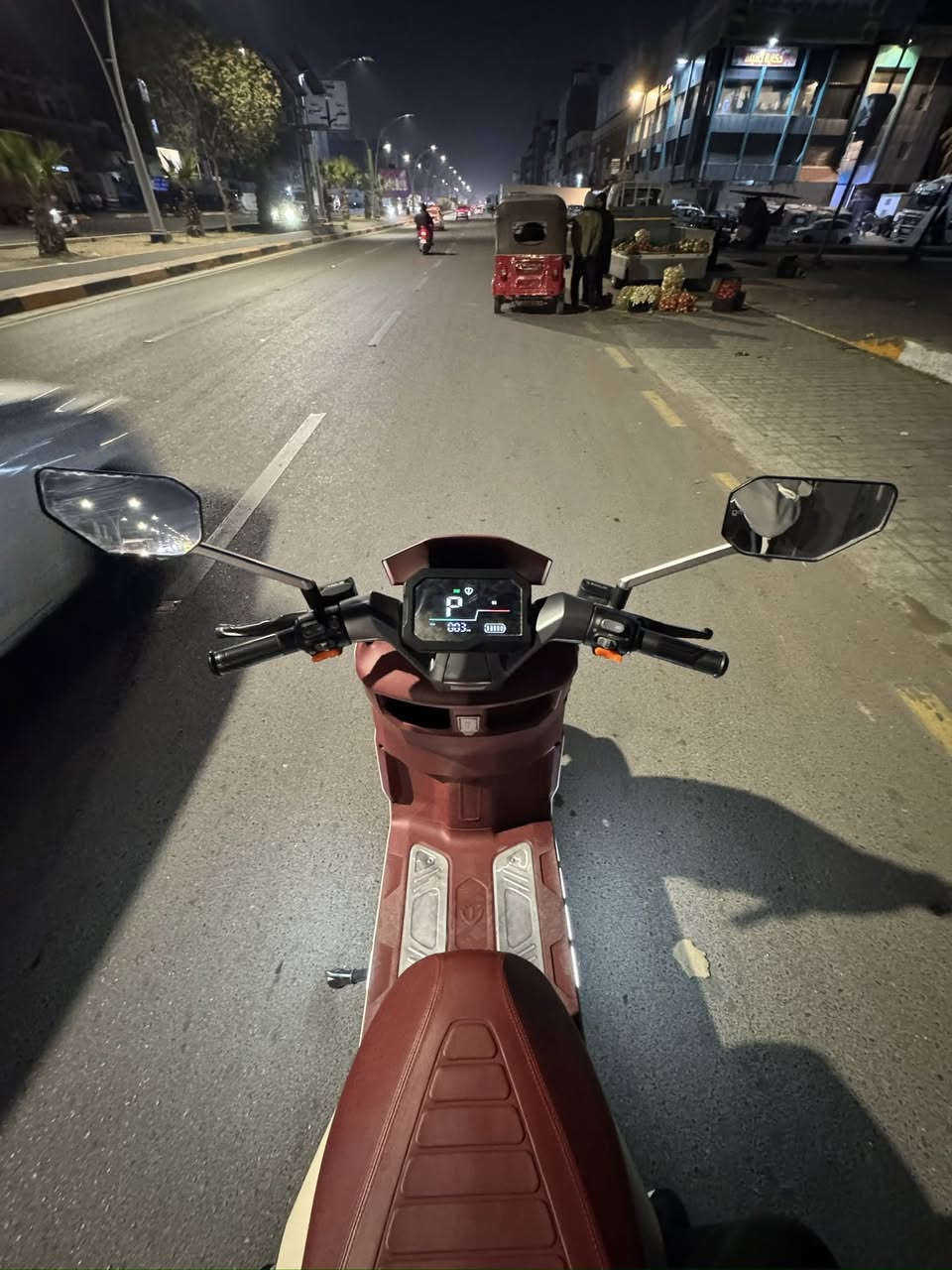 السلام عليكم
دراجة شحن للبيع 
الدراجة من شركة الريان 2025 ( وحش الكون ) 
الدراجة مستعملة قليل 
الدراجة بصمة ( تجي وياها بصمتين +مفتاحين احتياطي ) 
الدراجة ملف 2000 
6 بطاريات اكبار 32 امبير 
السرعة 80 
تقطع مسافة 80 كيلو في الشحنة 
للاستفسار:***********
