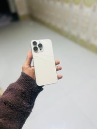 ايفون16برو ماكس مبدل شاشه فيس ايدي شغال وضهر مفطور بطاريه٩٢ مشحون462 ج...