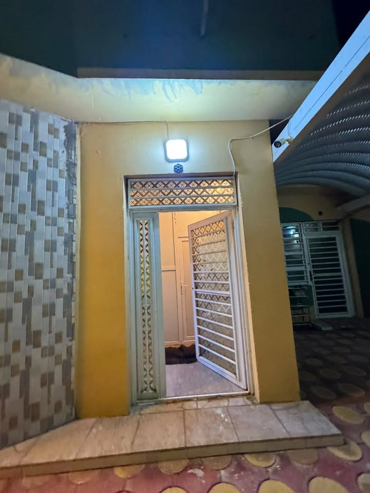 سلام عليكم الدار للبيع في مجمع سفير الحسين مساحة 300متر الاستفسار ***********
