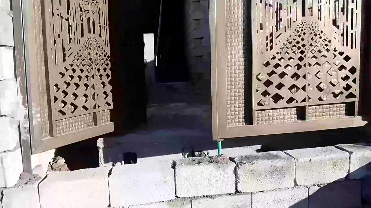 السلام عليكم هيكل للبيع 150متر ملك صرف بسمي  تحويل مباشر غرفتين نوم استقبال مطبخ صاله صحيات عدد2حمامات 2 طرمه العنوان ديالى غالبيه سيف سعد قرب المدارس رقم العقار 5/683 مكلف بلنشر الاتصال على رقم الهاتف ***********
