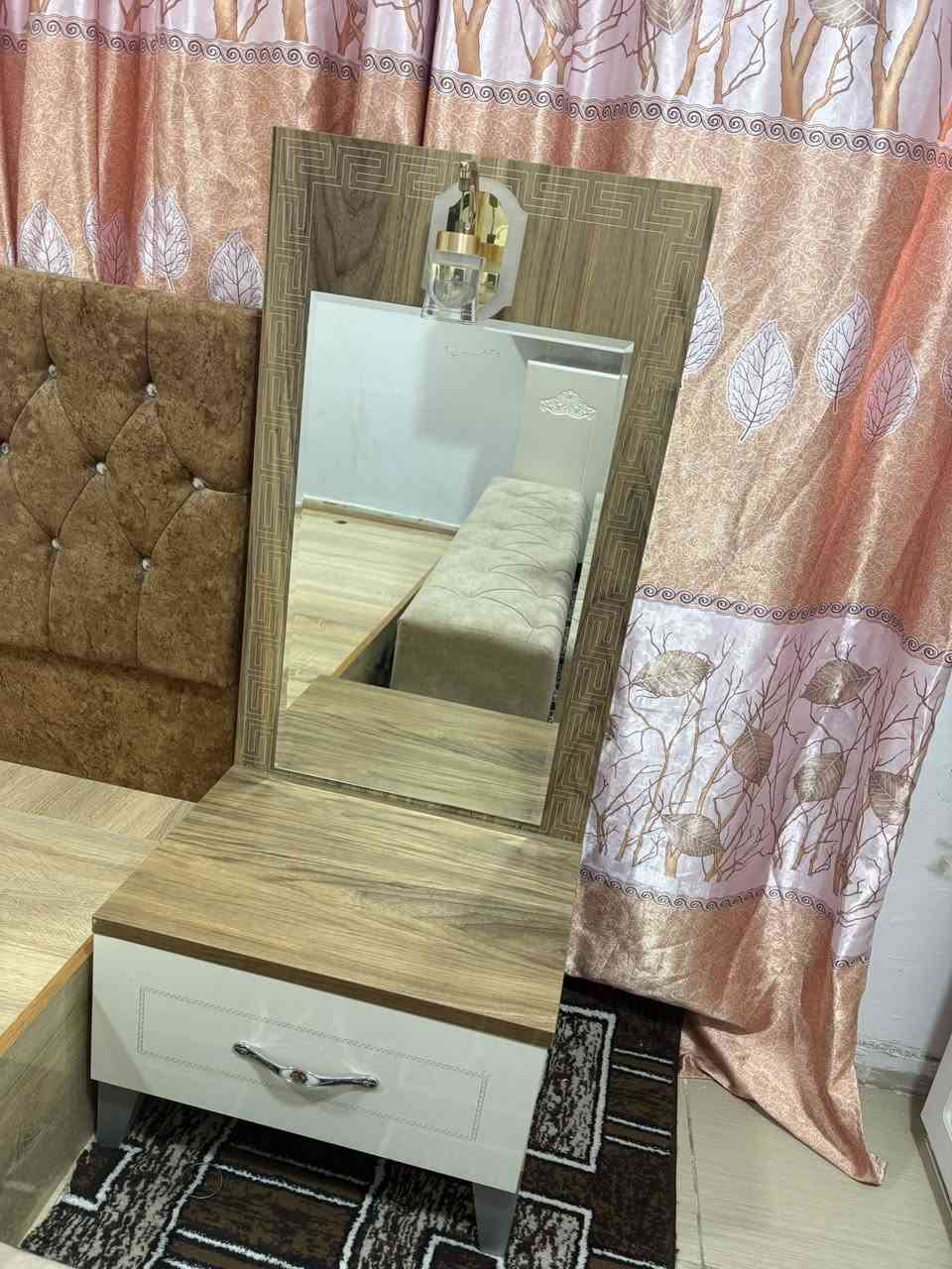 غرفه نوم متكونه من ٦ قطع سبب البيع كبيره ماتكفي لغرفتنا مثل ماموضح بل صور الفديو نضيفه مابيها اي عيب ٥٠٠ مكاني أوزال ستي


**إذا كنت صاحب هذا الإعلان وتريد حذفه لأي سبب، رجاءا أرسل رسالة إلى الدعم الفني**