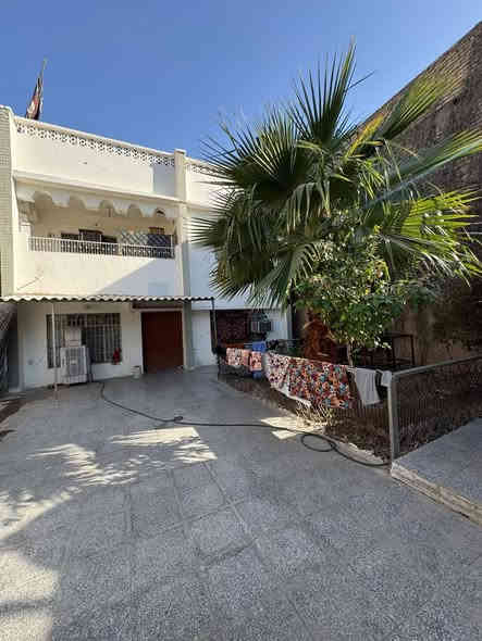 مكلف بلنشر > تواصل عل لارقام 
للاستفسار اتصل عل لارقام التاليه 
***********
***********
دار للبيع > في منطقه الحبيبيه 
لموقع : قرب جامع ذو الفقار 
المساحه : 300متر : واجهيه : 12 :نزال : 25 
عرض الفرع : 10 متر : 
بناء قديم : ترمير لبيت 2025 
طابق اول 
ستقبال 8 متر > هول 7 متر > مطبخ 7 متر
غرفه نوم + حمام وصحيات 
طابق ثاني > 5 غرف نوم 
وصالتين
