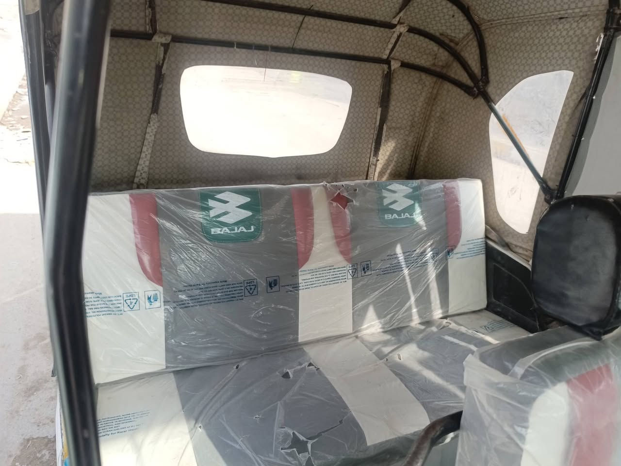 السلام عليكم تكتك موديل 21 شهر 2 بيه ضربه يم البكلايت مرجعه عل بارد محرك مفتوح شركه  رقم او سنويه السعر 7 بيه مجال الشراي ايخابر عله صاحبه انه مكلف بل نشر  الخاص مغلق مغلق ***********
