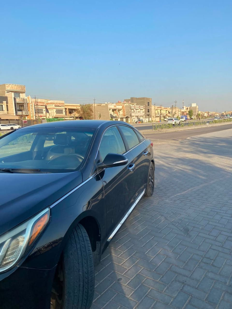 السلام عليكم 
سوناتا ٢٠١٥ وارد امريكي 
بيها ٣ قطع 
سيارة خير من الله 
شاشة جبيرة 
بصمة 
تحكمات ستيرن 
كشن كهرباء
حساسات مري 
منضومة غاز 
تدفئة كشنات 
وبعد مواصفات 
مكانها بغداد حي الجهاد 

***********
