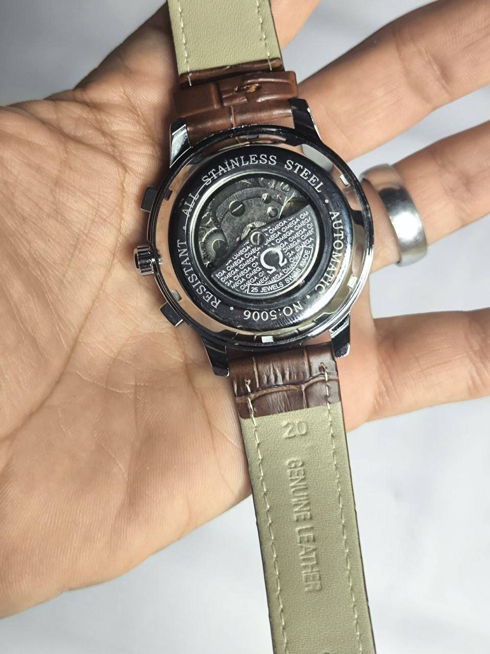 ساعة من ماركة اومگا OMEGA

تحفة فنية 
مكينة اوتماتيك تعقيدة كورنكراف (جميع السناتر شغاله)
ميناء مميزة مزودة بمنفذ تاريخ مع فول لامينوس ارقام واميال 
زجاج زفير ضد الخدش 
نظام شمسي قمري☀️🌑
ضد الماء والغبار 
ظهر كشف 
جلد طبيعي 
قفل فراشة
الساعة مختمة بالكامل 

السعر :-70ع اول تم 
للحجز والاستفسار يرجى مراسلة الصفحه


**إذا كنت صاحب هذا الإعلان وتريد حذفه لأي سبب، رجاءا أرسل رسالة إلى الدعم الفني**