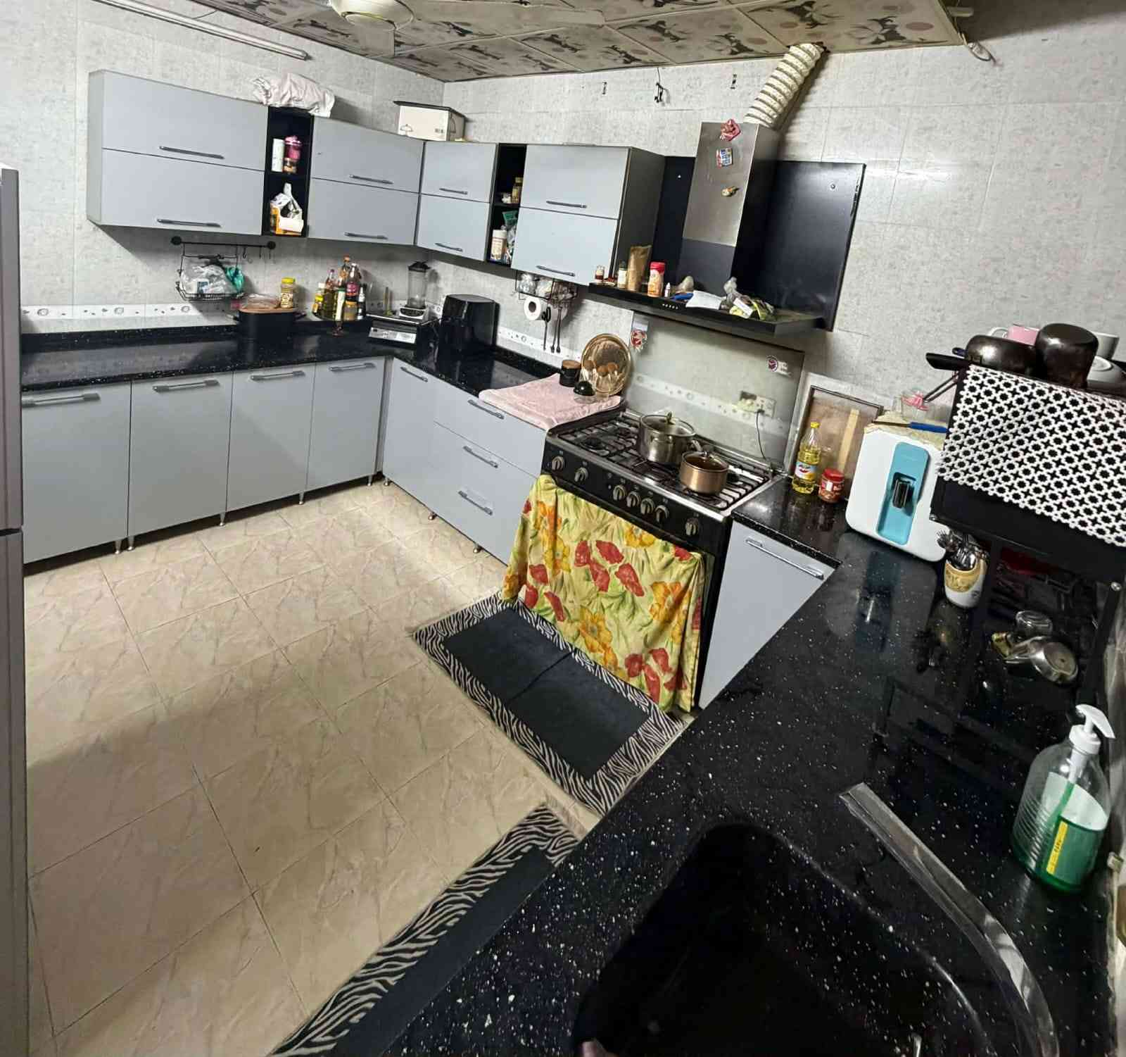 دار للبيع مساحة/250/صالح للسكن 
نوع العقار:طابو 
عنوان:قادسية الثانية شارع أبو وليد 
موقع مميز عل شارع عريض وتبليط مجاري وماء حلوو 
للاستفسار الاتصال على الارقام التالية: ***********
