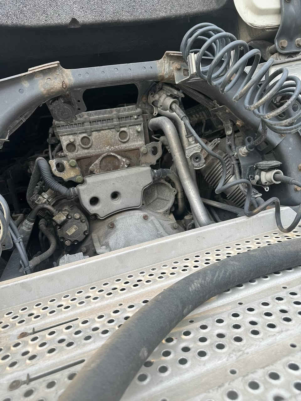 سلام عليكم  و عيدكم مبارك

السيارات مستورد نضيف بعدهم ما مرقمات. 

المارسدس اكتروس عندي منهم ٤ 

ول سكاني ٢ 

كلهم العداد ما يعبر ال 800الف كيلو 

العراباين فرنسيه 

للاستفسار اتصل على رقم موجود 

+964 772 509 7497
