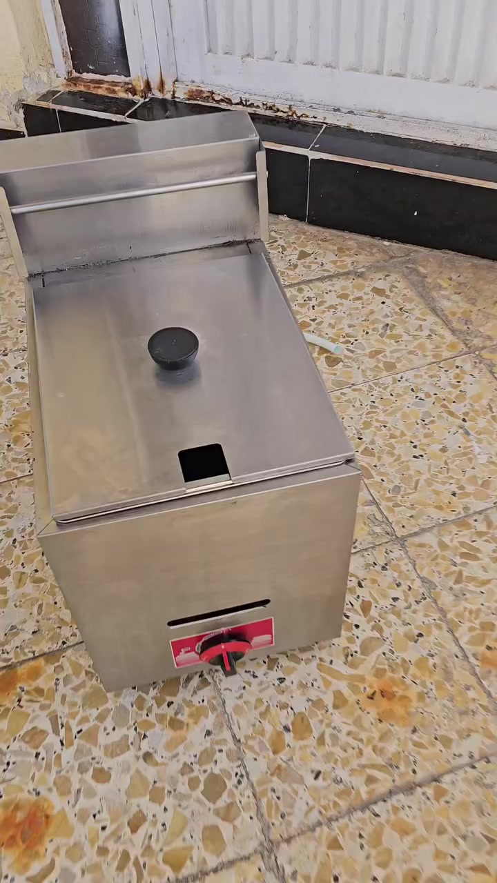 السلام عليكم غراض مطعم نظيفة للبيع
قلاية بركر السعر 100
قلاية فنكر  السعر 100
حماية  السعر 100
للاستفسار ***********
