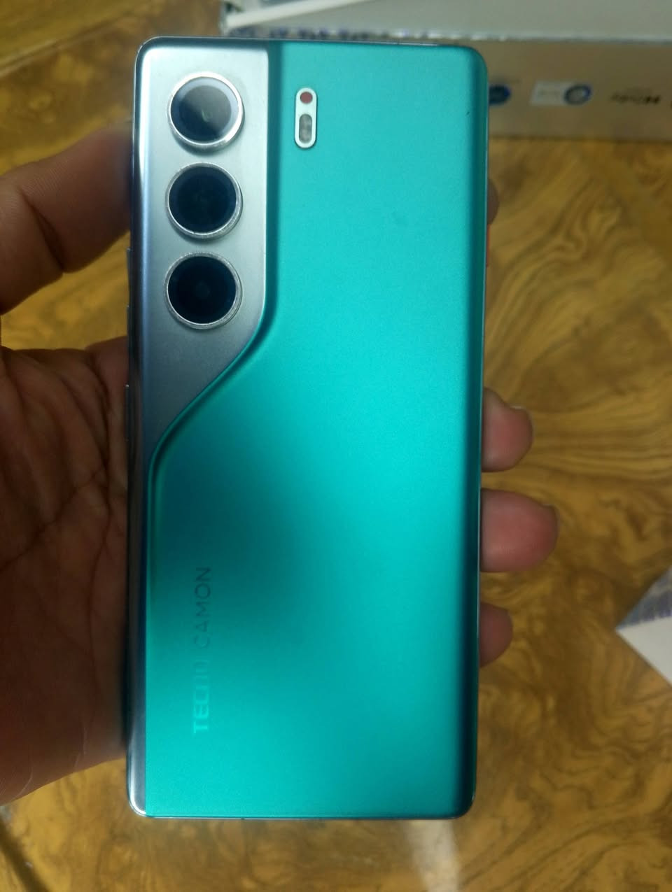 تكنو كامون 40 برو 5g
الجهاز اخو الجديد ذاكرة 256
عشوائيه 16 كارتنه وكيبل شحن 
ويا سعر 270 قفل مكان بغداد الأمين الثانيه 
***********
