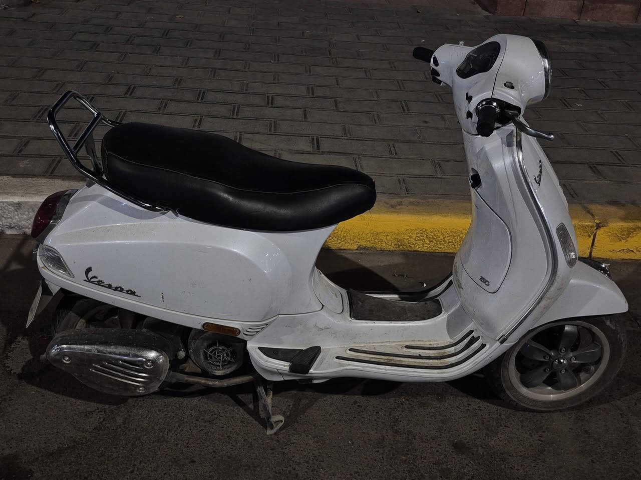 فيسبا للبيع حديد ايطالية 🇮🇹 مرقمة وكاملة من وكالة عجلة الخليج موديل 2024 للتواصل *********** مكاني بغداد الحرية
