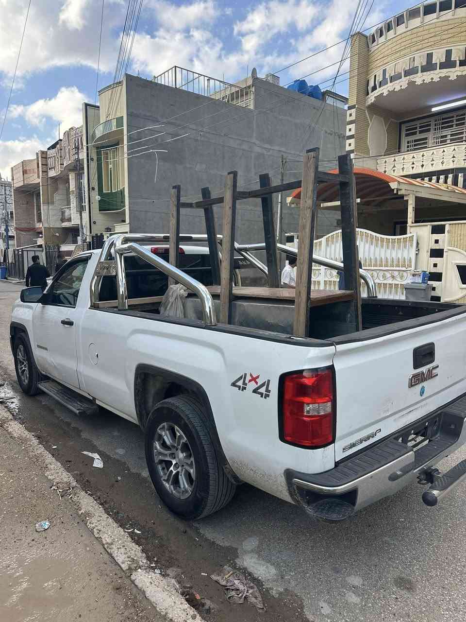 سلام عليكم سيرا 2018 تك
مكاني بغداد 

سعرهه 138 بيهه مجال 

مواصفات عاديه السياره 

مكينه كير اكسل كله جديد 

بيهه نواقص بسيطه 

حادث جاملغ خلفي 

*********** وتساب
