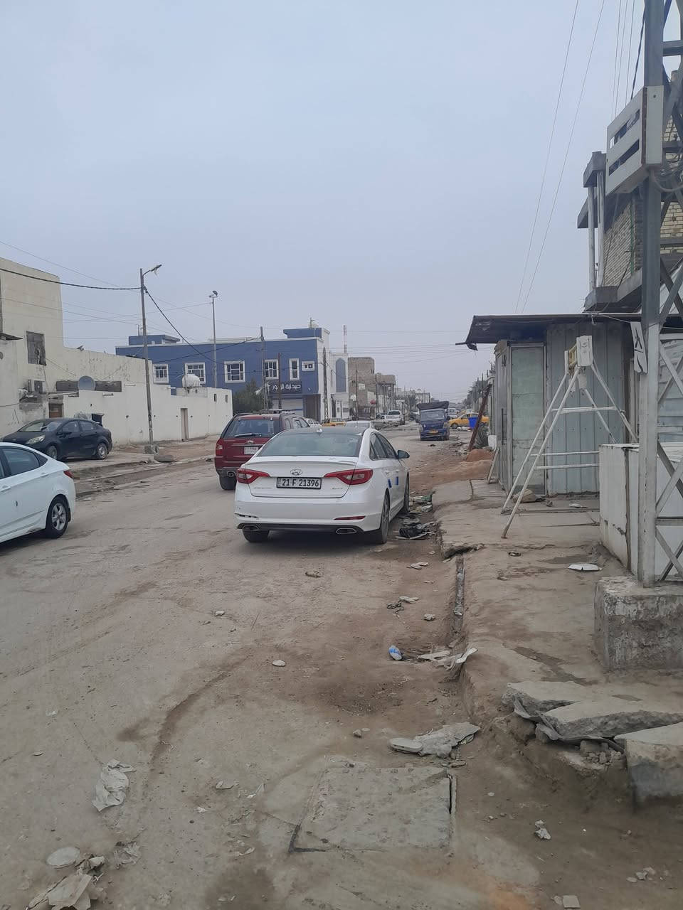 دار سكن في شارع الزهورالمساحة ١١٠ م مربع ١٠* ١١ ركن على الشارع فيها طابقين/ الأول ٢ غرف نوم وبراني وصالة وصحيات ومطبخ ومحل مؤجر ...
اما الطابق الثاني أيضا غرفتين وصالة وحمام وتواليت فقط ....
الاتصال على الرقم ***********
