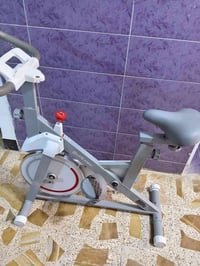 بايسكل رياضي ثابت للبيع للاستفسار ٠٧٧٢٤٨٢٩٧٦٦