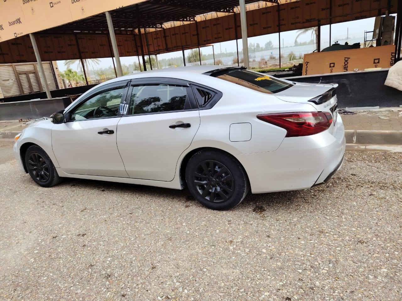 السلام عليكم
نيسان التيما 2016 
موصفات s
السياره خيرمن الله 
بيها ٣ قطع بونيد جاملغ وباب عكس السايق 
وبيها ضربه بصيطه هنا موضحه بصوره 
ماشيه ١٧٩ 
موصفات شاشه 
تحكم استيرن 
مثبت سرعه 
ابواب بصمه 
مري اشاره 
كشن كهرباء 
وبيها موصفات بعد 
السعر ١٠٧ وبيها مجال بصيط 
العنوان ديالى بعقوبه 
للستفسار اكثر ***********
