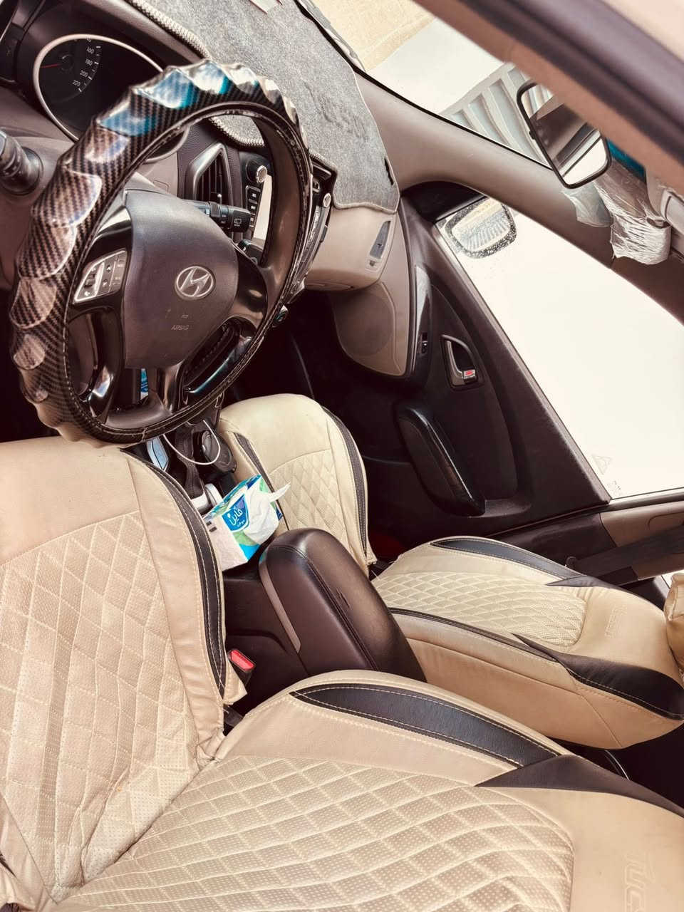 توسان ٢٠١٤ خليجي (من الشركة زيرو مشتريه يعني عند شخص واحدفقط)
قطعة وحدة صغيرة جدا جاملغ خلفي 

ويل كروم

كاميرا خلفية

شاشة اصلية

كلش بيه اصلي وممبدل عدا البطارية

رقم بابل السعر ١٥٤
***********
