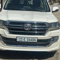 عندي سيارة لاندكروز موديل 2020 بحريني فول مواصفات 1/1   محرك 4000   رق...