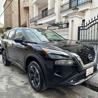 اخوان للبيع نيسان روج موديل 2024 ماشية 38 الف كيلو  مواصفات SV سياره ك...