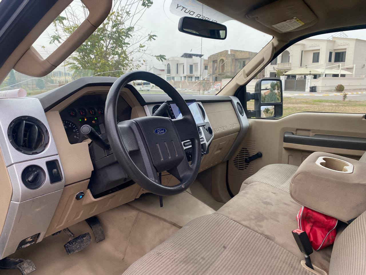 فؤرت f350. 2009به نزين 8سلندر سياره جديد 82الف ماشيه منزومه غاز 5كاميره شاشه گيرومحرك شرت فور ويل شغال تايرات جديد سنويه مامتهيه هزه و فحس جديد 125بى مجال موبايل ***********
