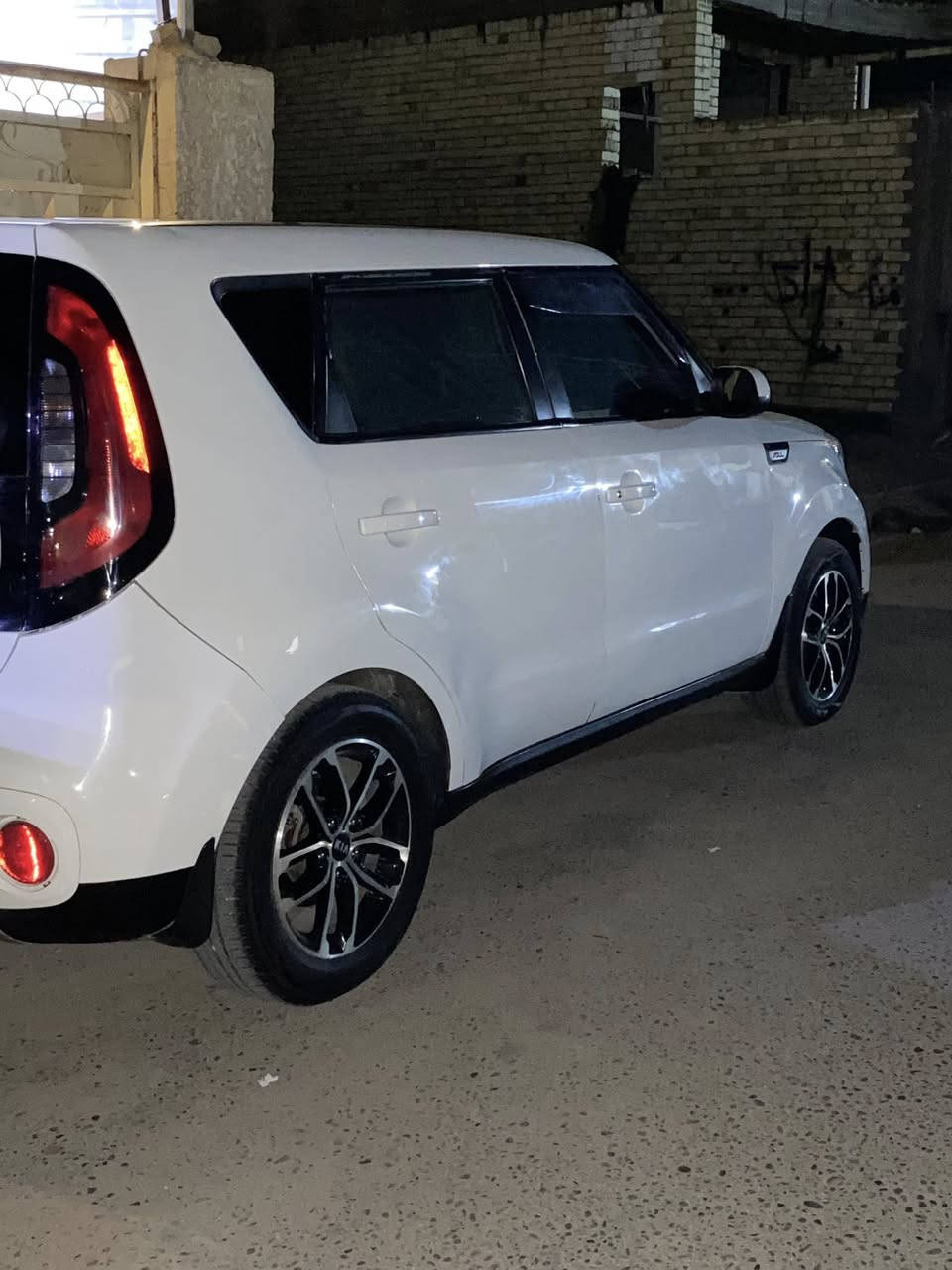 سلام عليكم 
للبيع سول ٢٠١٩ وارد امريكي دخول ٢٠٢١ مرقمها بايدي جناي رقم كربلاء باسمي وحادثها بامريكا جاملغ وباب الايسر معدلات بارد مثل ماواضح بل صور وحادثها بل عراق جاملغ وباب الايمن ومعدلات بارد وصبغ يعني 4 قطع وبيها رصعه صغيره بل جنطه مامسويها اني مصورهن ومأشرهن سياره حداديه جديد وتخم تاير وويل ودوشمه كلهن بل جديد يعني متعوب عليها سياره ومكاني كربله حي السلام رقمي *********** سياره ماشيه ٨٩ الف حقيقي شاصي لغد مكفولات وايرباك الطاك مال برده وكشن بس السعر ١٢٥
