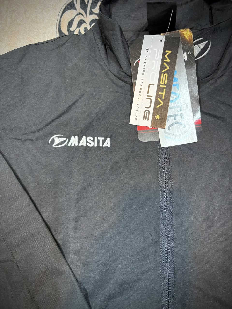 قطع نادرة بالة و جديد بسعر 10,000 دينار للحجز واتساب : ***********
