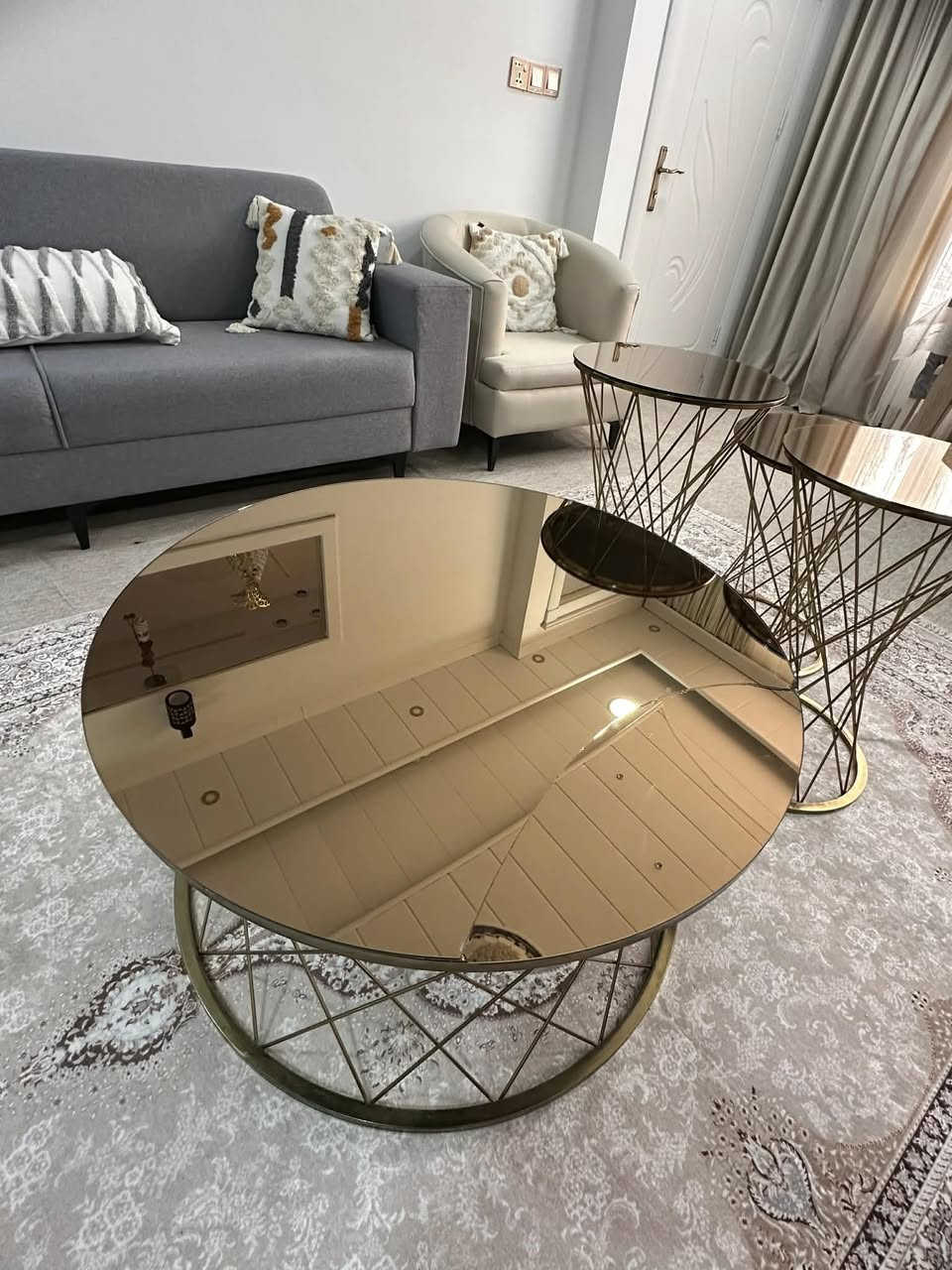 مێزو تەپڵەکی ناوەڕاست مێزی ناوەڕاستەکەی یەک درزی تیایە لەلاوە . سلێمانی کانی با ٩٥ و معامەلە***********
