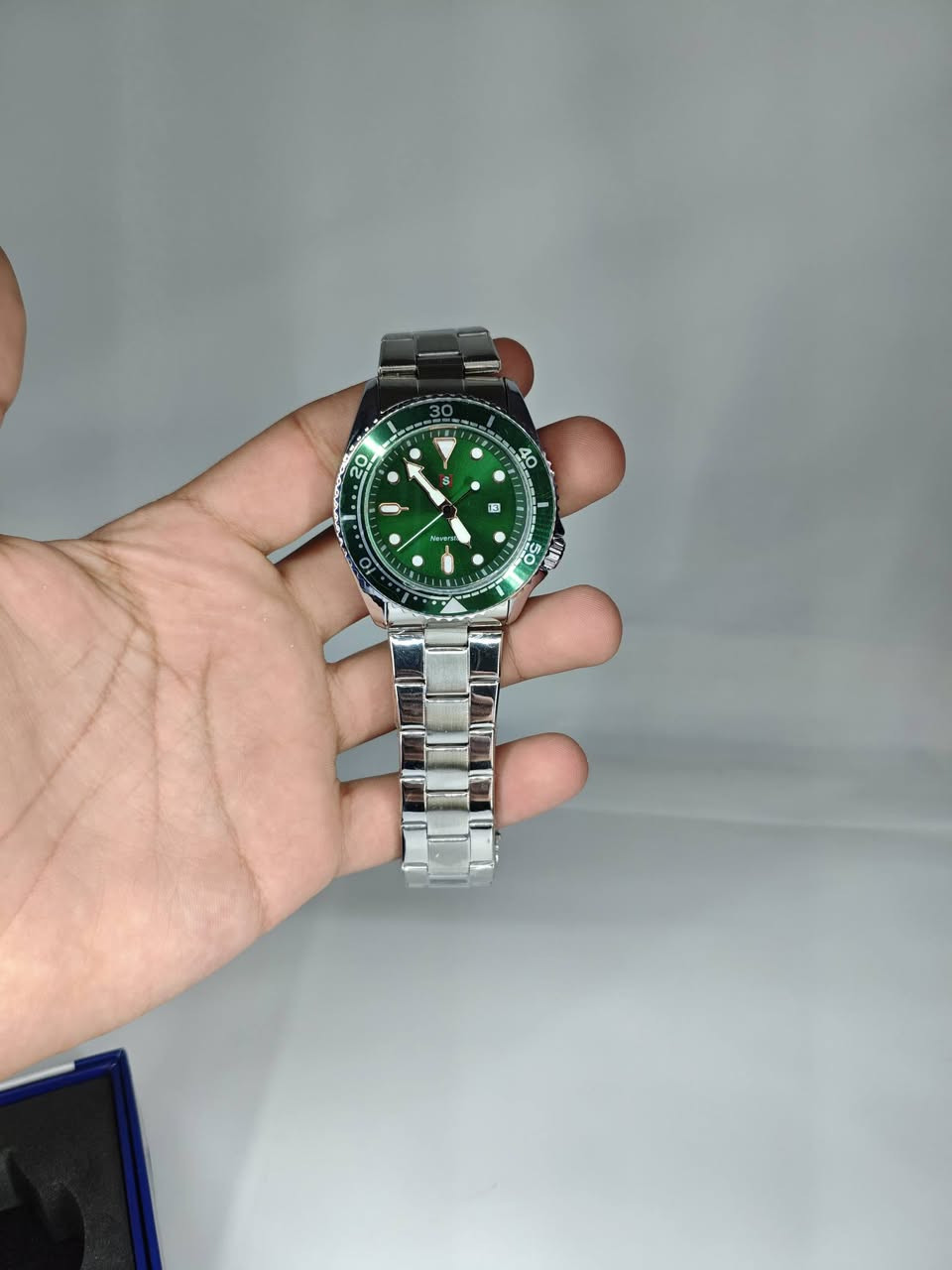 ساعة ماركة نيفيرس أصلية موديل رسمي 
سناتر شغالة تاريخ شغال رنك دوار 
ساعة مختمة بالكامل 
مينة خضراء لامينوس 
29 ألف مع التوصيل على أول تم 
الحجز خاص أو واتساب***********
