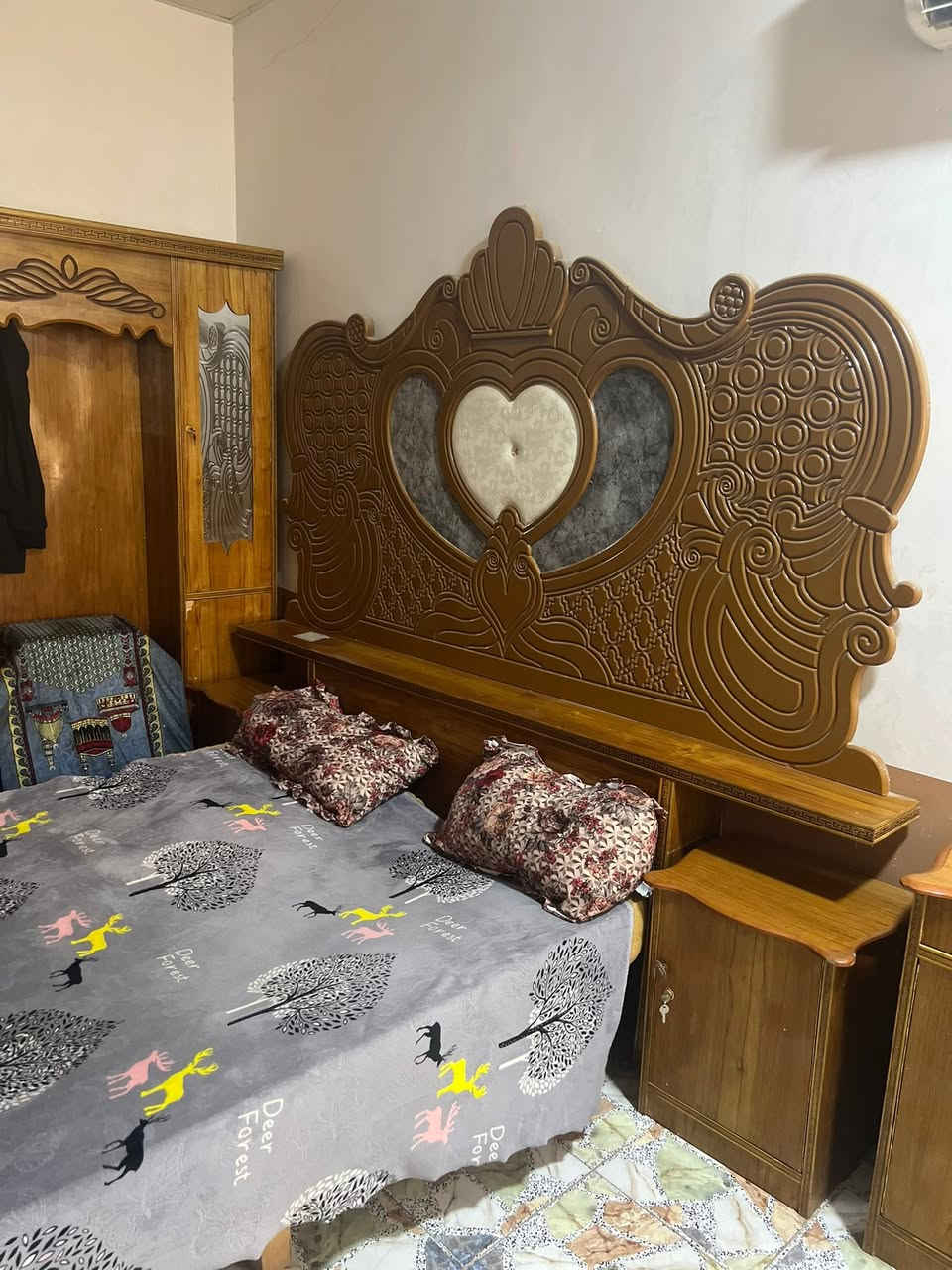 سلام عليكم غرفه طابقين جديده عوزه قفاله وجامه بس مكاني نجف كوفه سعر 550 ‭ ***********‬
