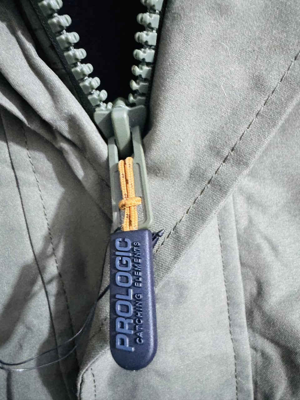 قمصله كتان أمركي من ماركة برولوجيك جديد غير مستخدم تفاصل القمصله بل صور الاستفسار خاص او اتصال ***********
