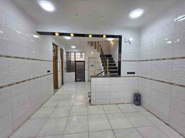 السلام عليكم
دار للبيع وجه على ساحه مربع مساحة ١٢٥م ركن كوت حي الحكيم شارع الوائلي البيت يحتوي على غرفتين نوم وصالة ومطبخ واستقبال البناء طابوق السعر ٦٠ وقابل للتفاوض للاستفسار مراسلة الصفحة او زيارتنا في المكتب مجاور حسينية بيت خليفة او الاتصال على *********** او ***********
