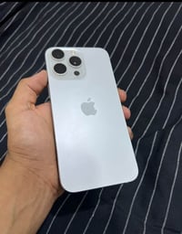 يوفر لكم مركز MR للموبايل  مجموعه من الايبادات والايفونات باسعار تنافس...