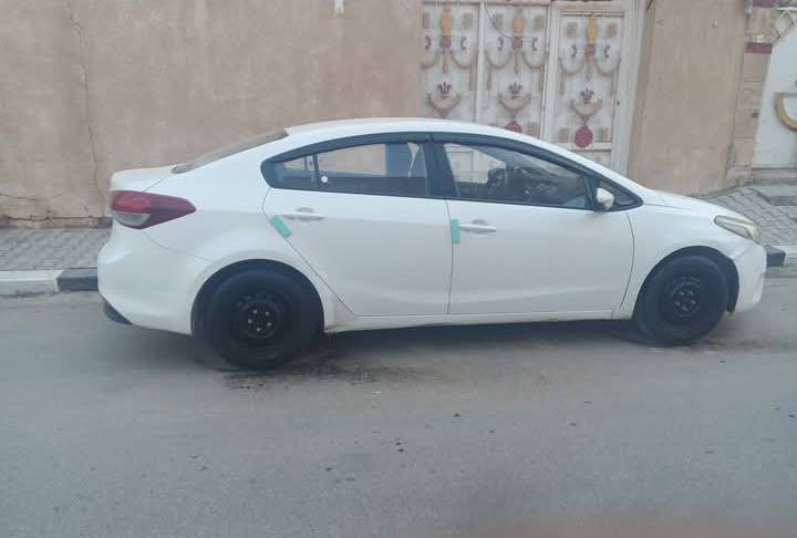 السلام عليكم ..... للبيع
‏سيراتو خليجي  17.
‏رقم اربيل الماني. بإسم شركة. 
‏محرك 1600
‏ماشيه 142 الف كيلومتر. 
‏مواصفات عادية. 
‏كفالتها(محرك. كير. شاصي. لغود. حوض. تدفئة. تبريد. كهربائيات) 
‏فقط الكشر بي ملاحظات بسيطه.
127 $ وبي مجال. 
‏مكان السيارة نجف/المركز.


**إذا كنت صاحب هذا الإعلان وتريد حذفه لأي سبب، رجاءا أرسل رسالة إلى الدعم الفني**