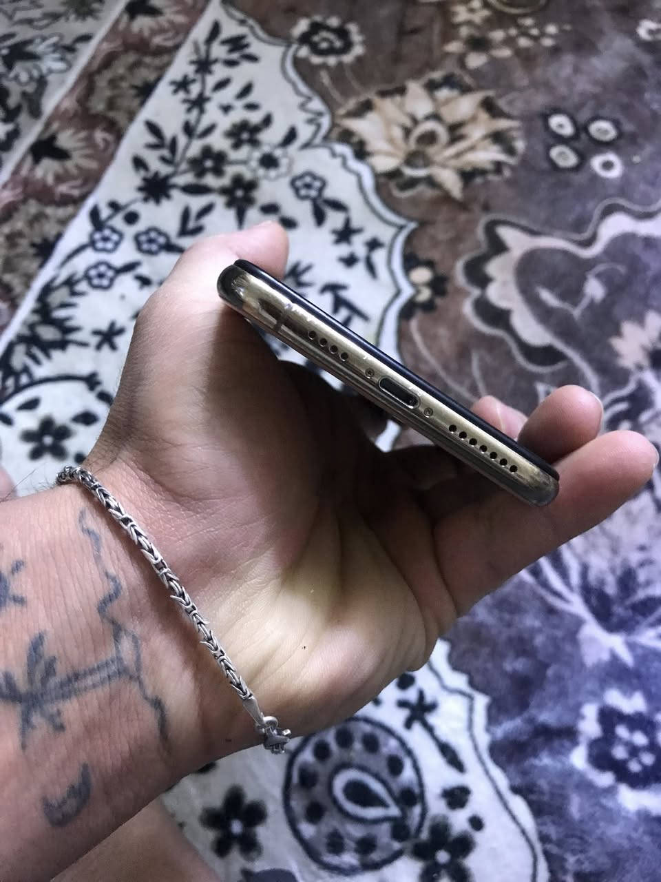 اكس اس ماكس ذاكره 256 الجهاز نضيف كدامك كله شغال مبدل شاشه وبطاريه شاشه اصليه ٣ خيارات وبطاريه اصليه فيس ايدي شغال كله الجهاز شغال مكاني بغداد حي الاعلام شارع البداله 
سعره 160 والله سعره جدا مناسب 

***********
وتساب فقط
