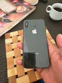 آيفون XS • ٦٤ • ظهر مكسور