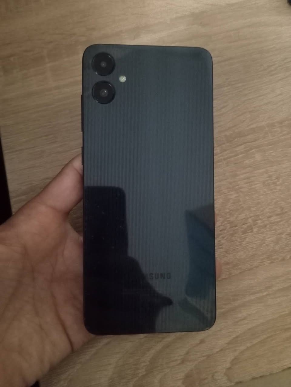 Samsung A05 
Samsung A05:بۆ فرۆشتن 

شوێن هەولێر گەیاندن هەیە نرخی ٨٠ هەزار

تێبینی . بەس شاشەی گۆڕاوە 

سیستەم: Android 15.

ڕووکار: Samsung One UI (زۆر سادە و سووکە).

نوێکردنەوە: هەموو ئەپدێیتێکی ئەمنی و سیستەمی وەرگرتووە.

شاشە: 6.7 ئینچ گەورە و ڕوون (HD+).

میمۆری: [128 ڕام 4]

کامێرای سەرەکی: 50 مێگاپێکسڵ (وێنەی زۆر ڕوون و جوان).

پاتری: 5000

شەحنکردنەوە: پشتگیری شەحنی خێرا (25 وات) دەکات.

پرۆسێسەر: Helio G85 

 دوو سیمکارت و مێمۆری کارت پێکەوە دەخوێنێتەوە.


**إذا كنت صاحب هذا الإعلان وتريد حذفه لأي سبب، رجاءا أرسل رسالة إلى الدعم الفني**