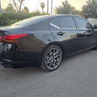 من رخصه الادمن التيما نيسان موديل 2024 اس ار بلاص تيربو السياره اسود ف...