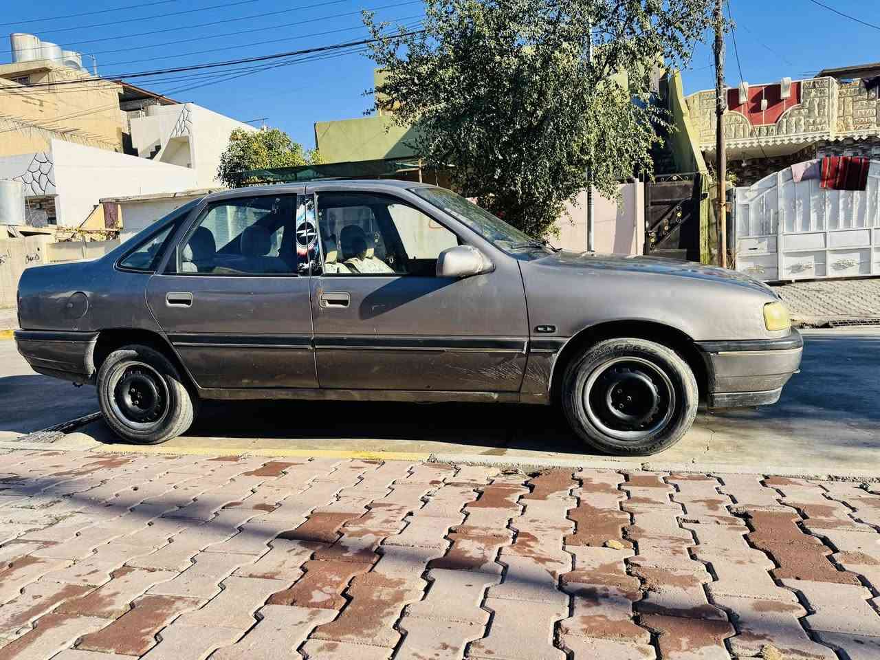 السلام عليكم اخوتي مثل ماموضح بصوره اوبل فكترا (للبيع)حجم 20موديل 90 گير محرك شرط  گير (اوتو) سنويه لل27 +كوبون بانزين العنوان (كركوك حي القادسيه قرب جسر ليلان) السعر 42وبيها مجال والشراي يخابرني ويجي يشوف وبي خير ويدلل رقمي ***********وتحياتي لجميع الاخوه
