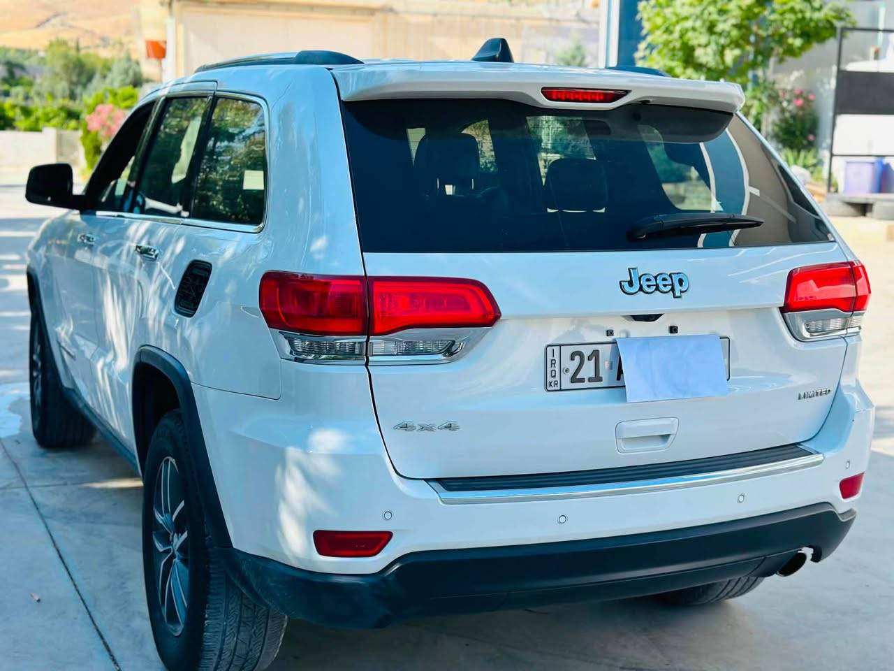 سەرەتا بەناوی خوای گەورەو میهرەبان جێب گراند جیرۆکی مۆدێلی ٢٠١٧ سپی فول فولە تەنها دوو دەسی کردوە ١١٩ هەزار ڕۆشتوە گێڕو مەکینە بەشەرت سەنەوی تا ٢٨ تازەیە سەیارەکە بێدەعمە بێ بۆیاخە زۆر لۆک ماوەتەوە پانۆرامایە کوشن خەزنە کوشن گەرمو ساردە پێشەوە دواوە بەس گەرمە مکەبەرەی بەشی پشتەوەی هەیە پەردەی سنوقی ماوە سپێری دانەگیراوە لایتەکانی ئێڵ ئیدی و عەدەسەو زینۆنە ناو ڕەشە لایتەکان ئاوێنەکانی دژە فولە حاسەیە وە سەیارەکە دەبڵ ئەکسلە بۆ قوڕ بەفر لم سێمۆدی لێخوڕینی هەیە ئیکۆ نۆڕماڵ سپۆڕت بۆ پەیوەندی *********** شوێن سلێیمانی السليمانية, العراق
